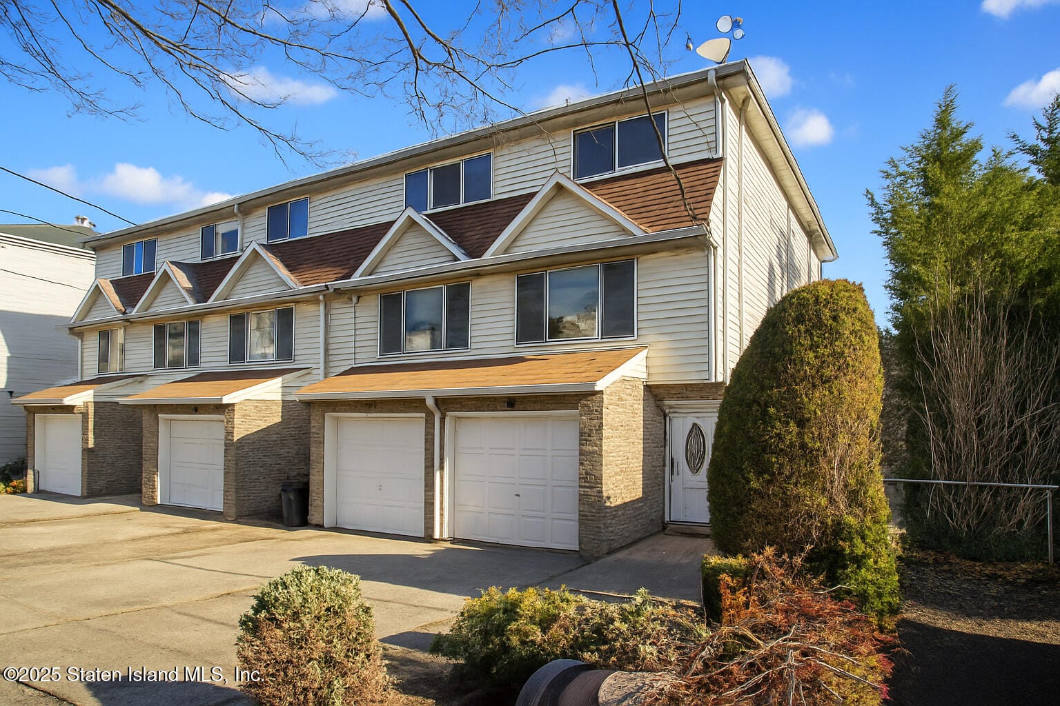 293 Wingham Street Image 2