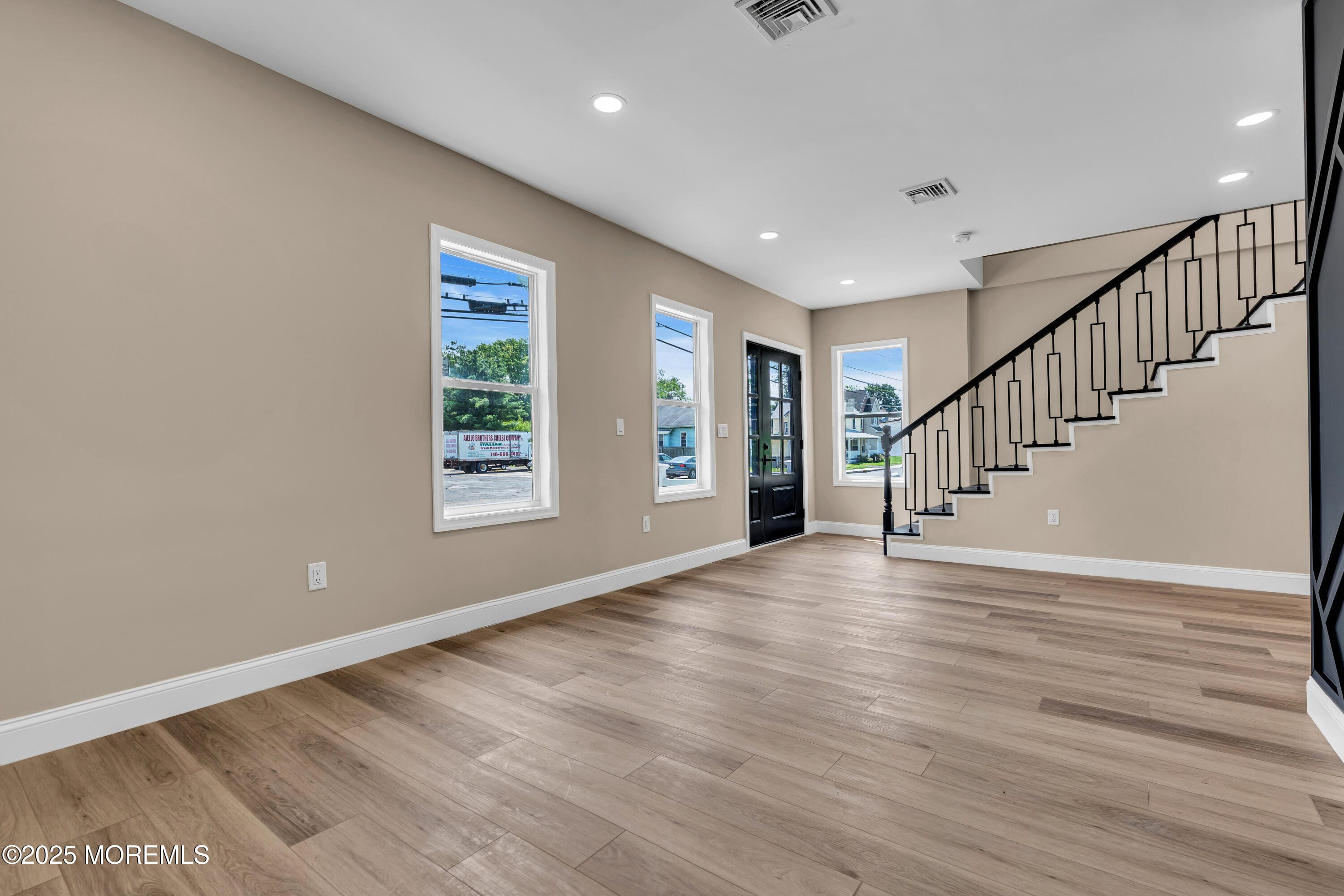 7 Tiger Lilly Court Image 5