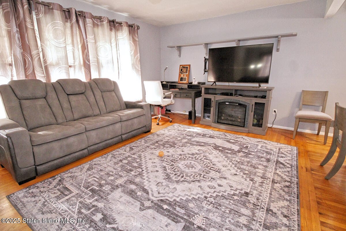 916 Bard Avenue Image 5