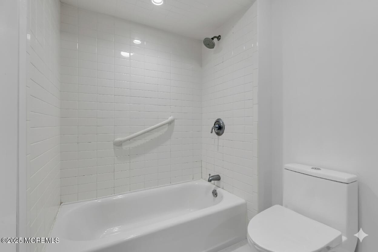 55 Amberly Drive G, Manalapan, NJ, 07726 image 24