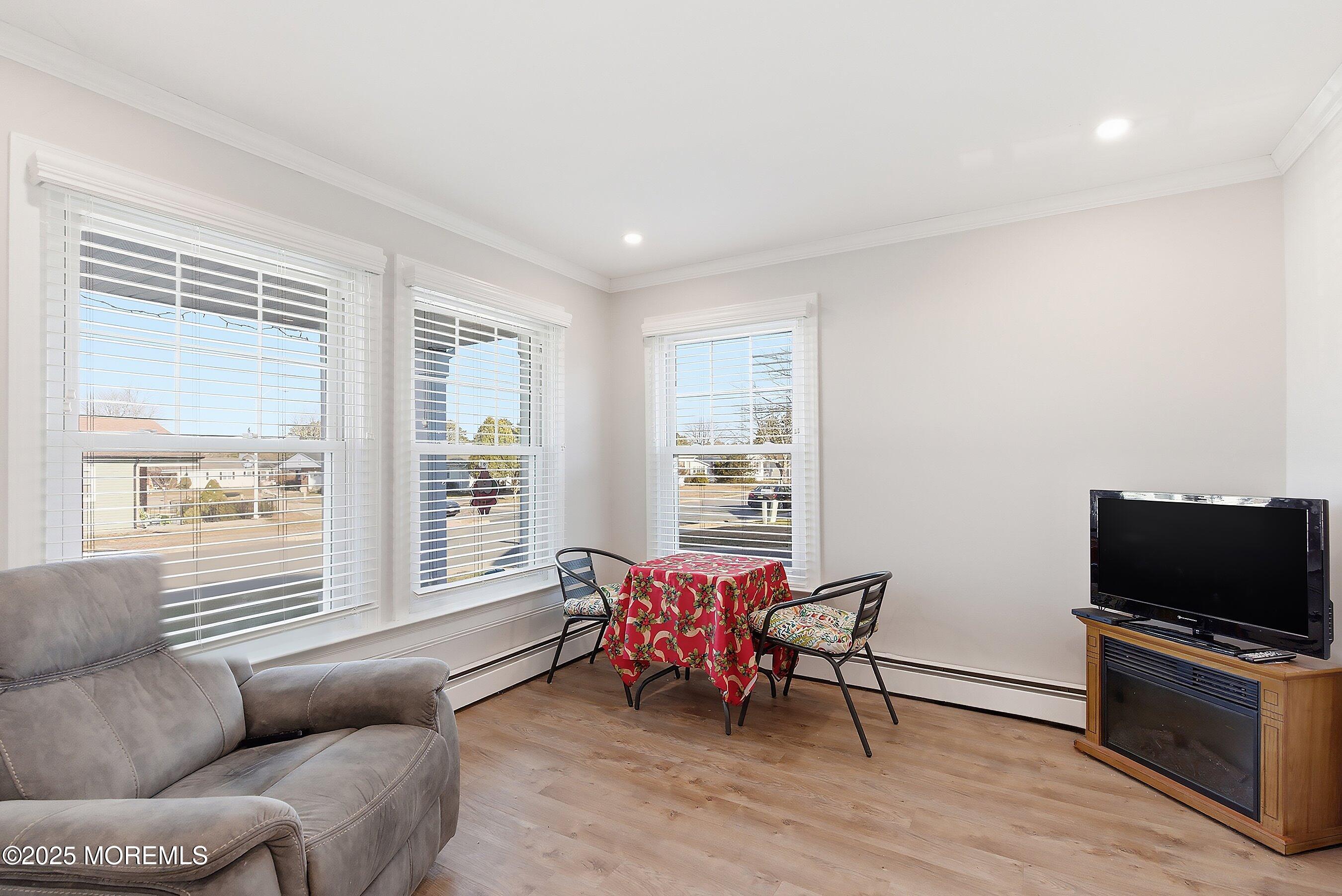 12 Plymouth Drive Image 2