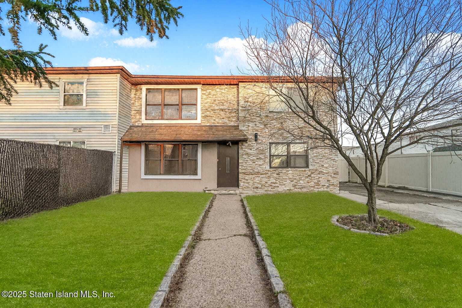 1069 Armstrong Avenue Image 3