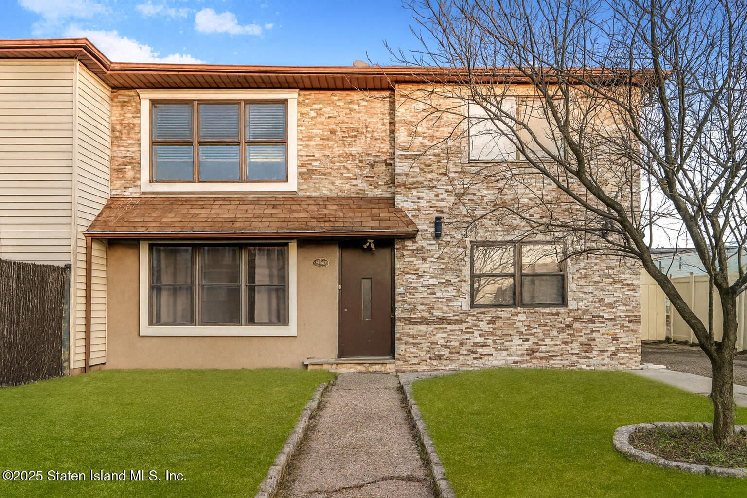 1069 Armstrong Avenue Image 4