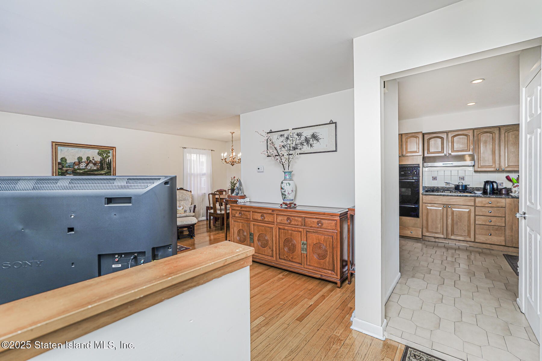 84 Leslie Avenue Image 4