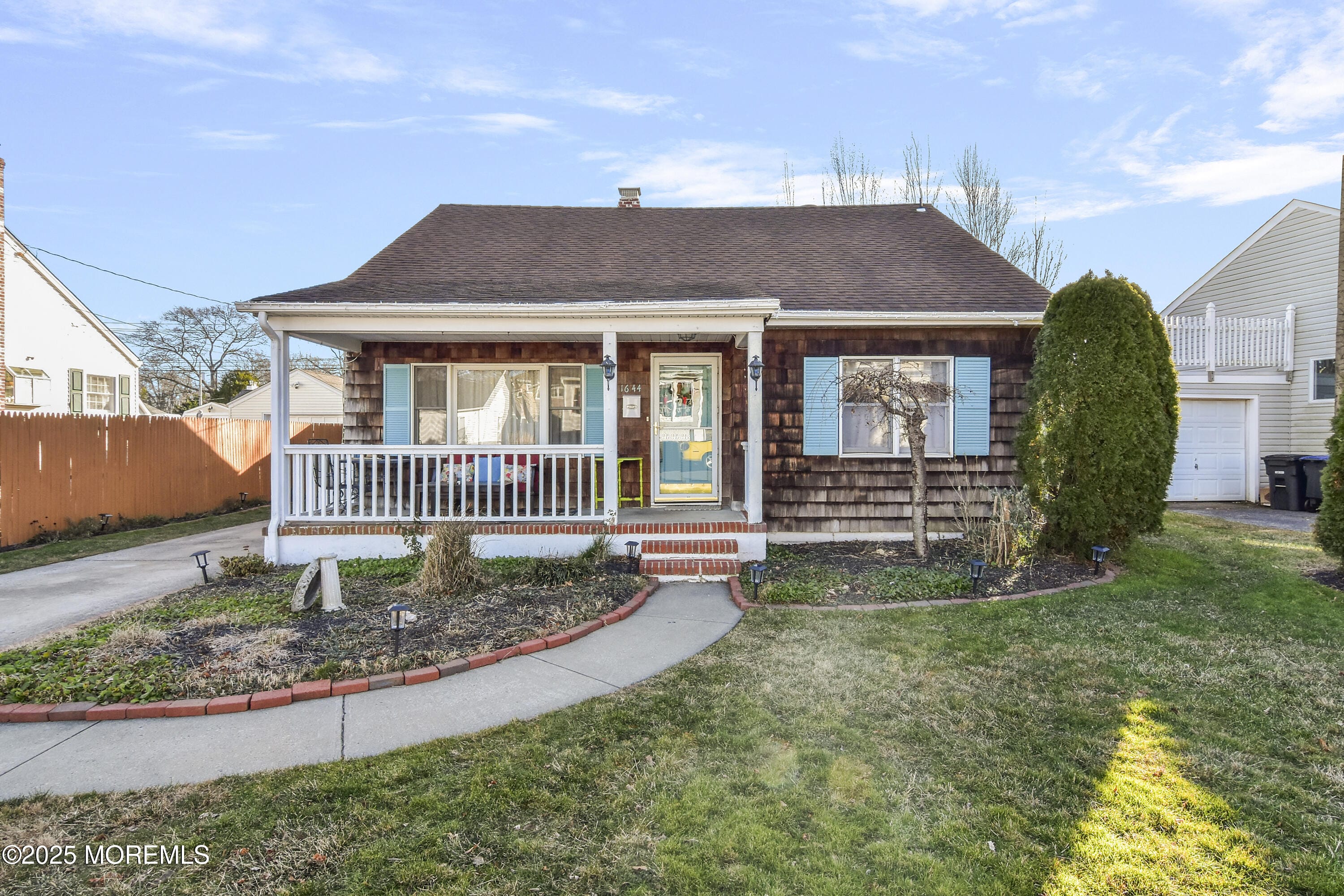 1644 Riverview Terrace Image 1