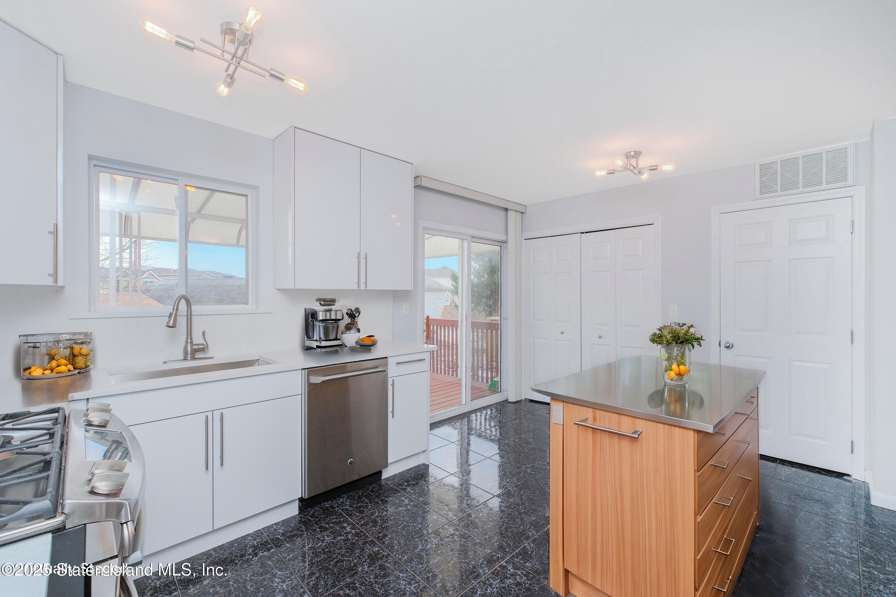 14 Ragazzi Lane, Staten Island, NY, 10305 image 32