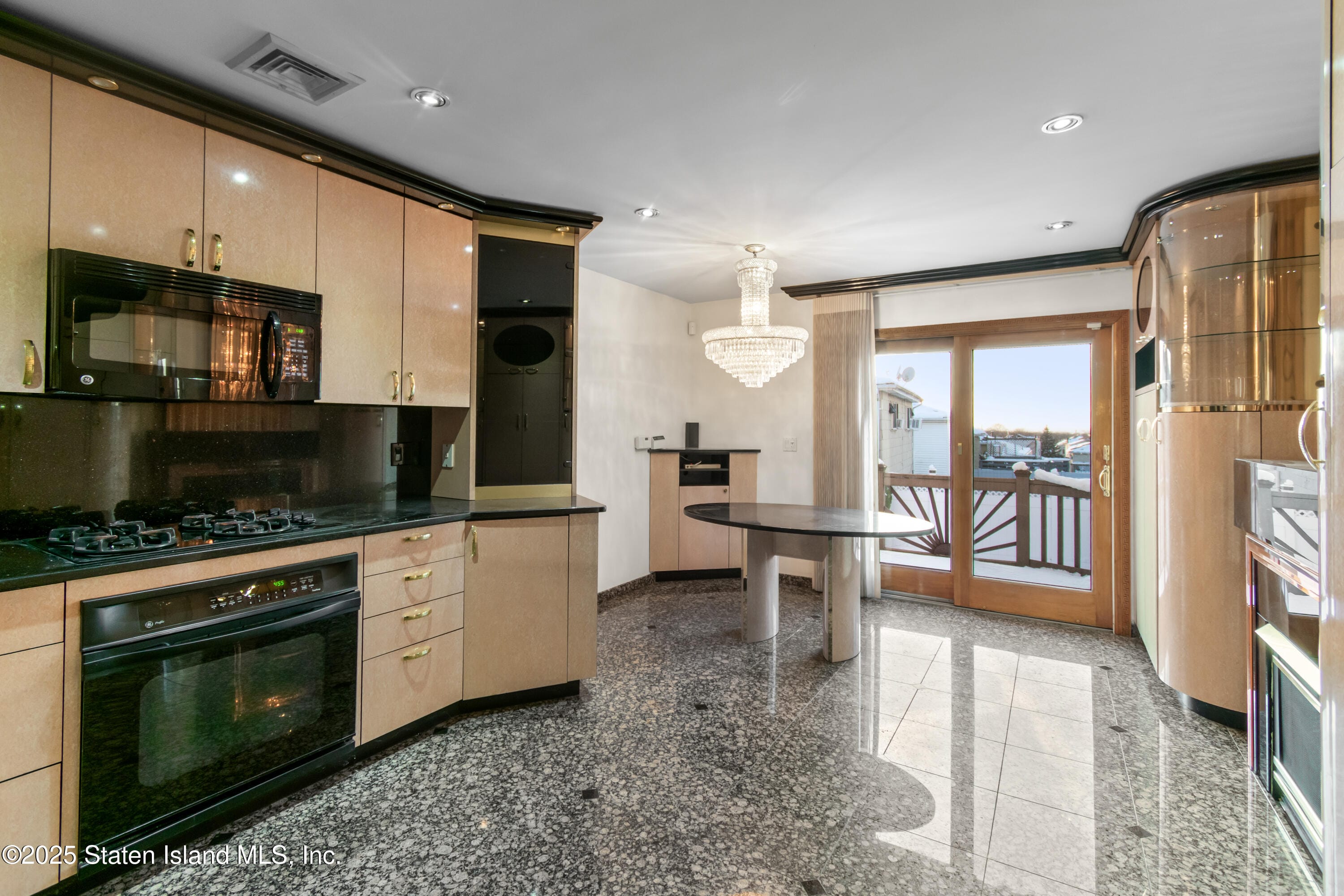 380 Gansevoort Boulevard Image 4