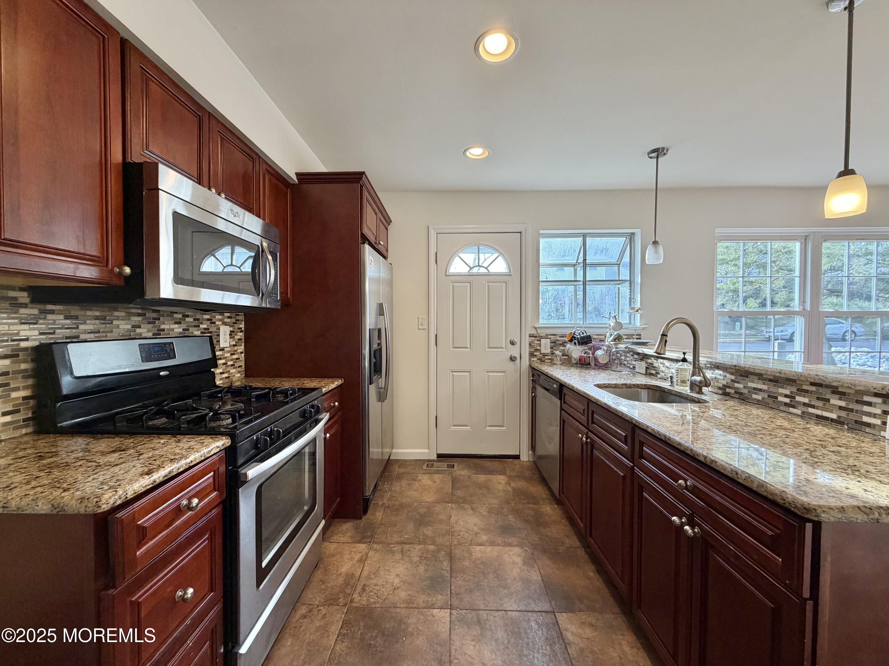 1 Gwizdak Court Image 5