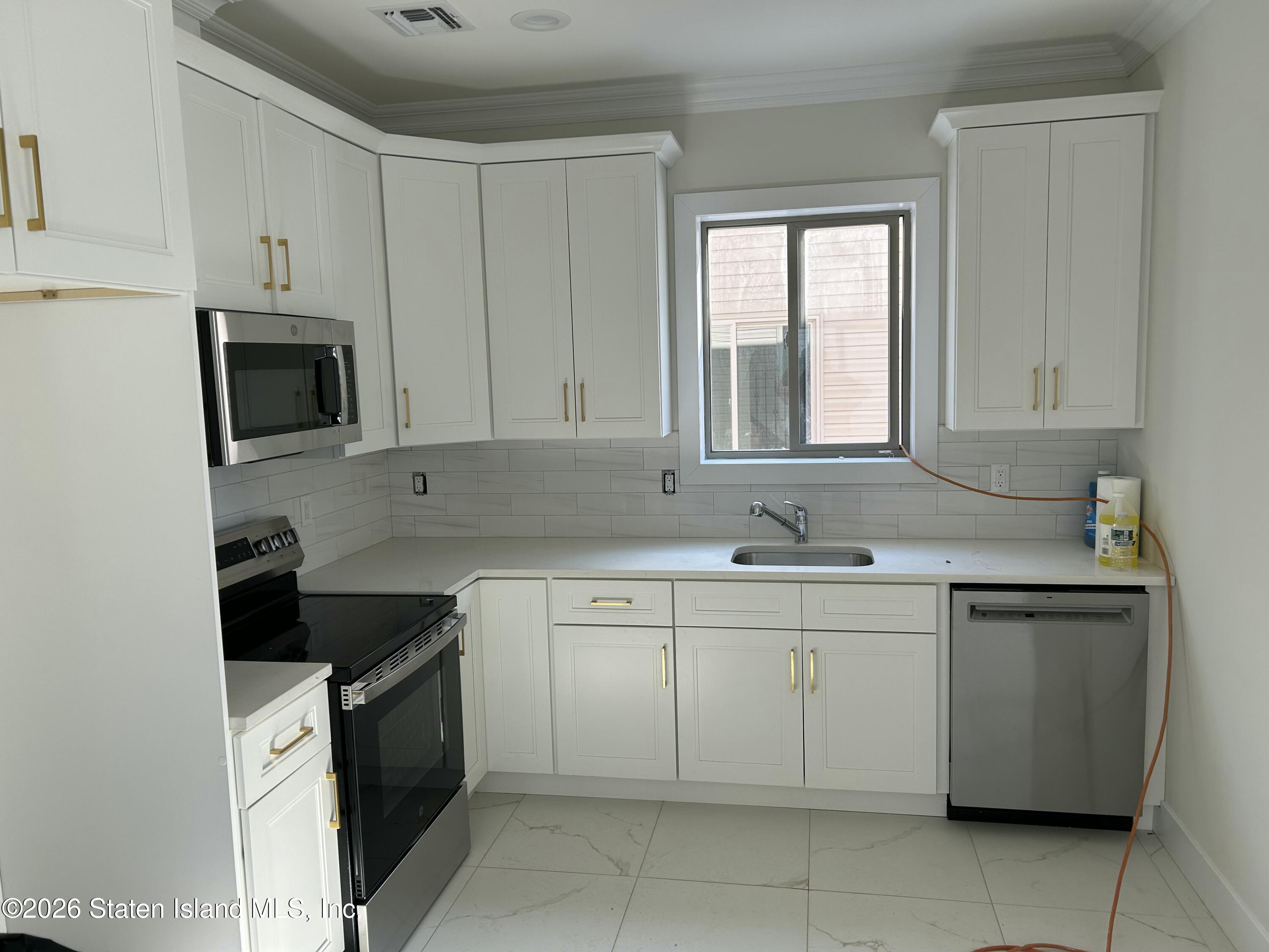 465 Stewart Avenue Image 3