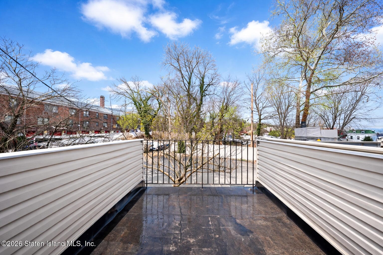 12 Tompkins Place Image 2