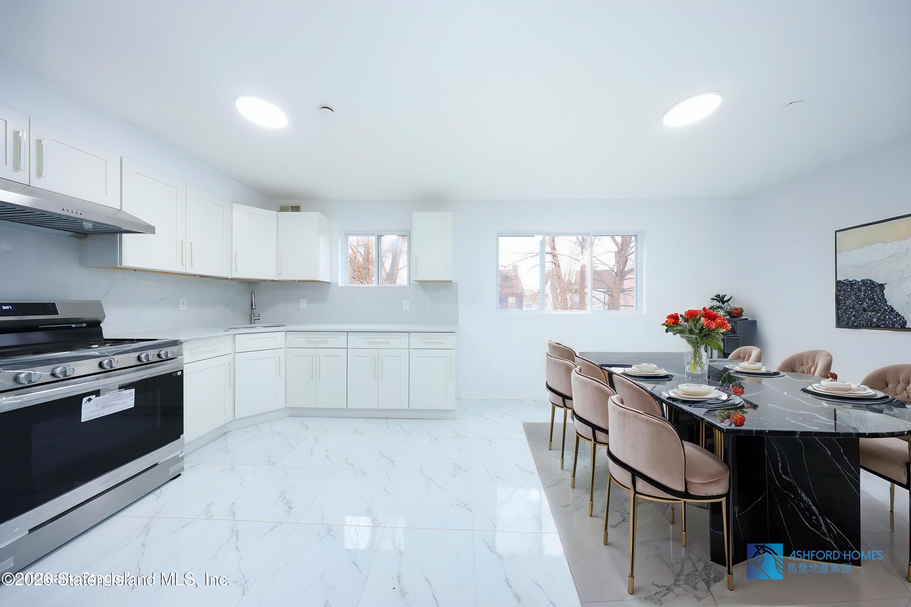 12 Tompkins Place Image 4