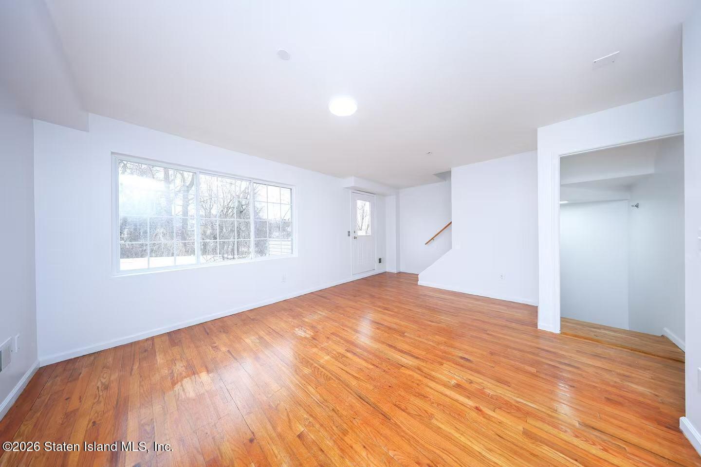 12 Tompkins Place Image 4