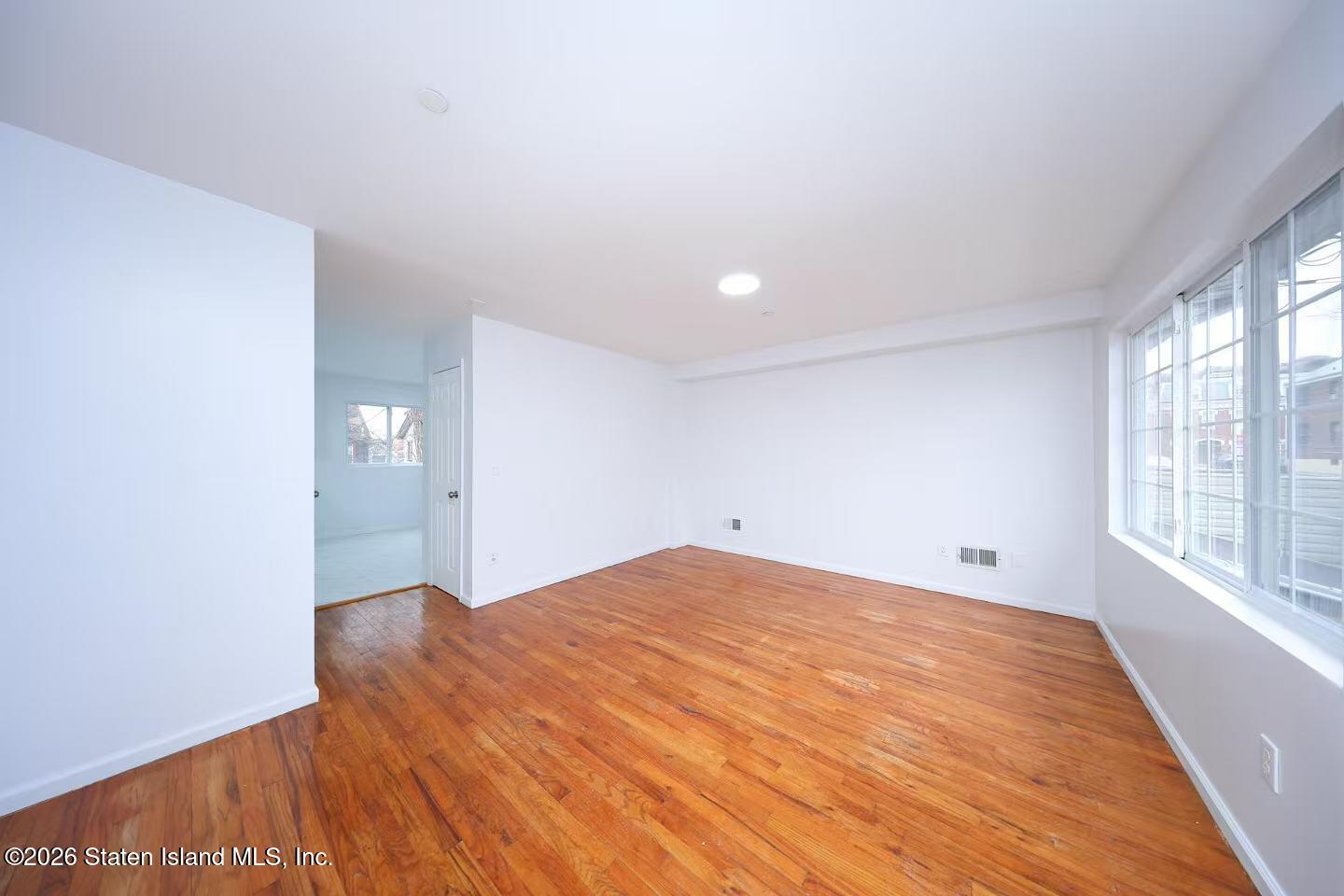 12 Tompkins Place Image 5