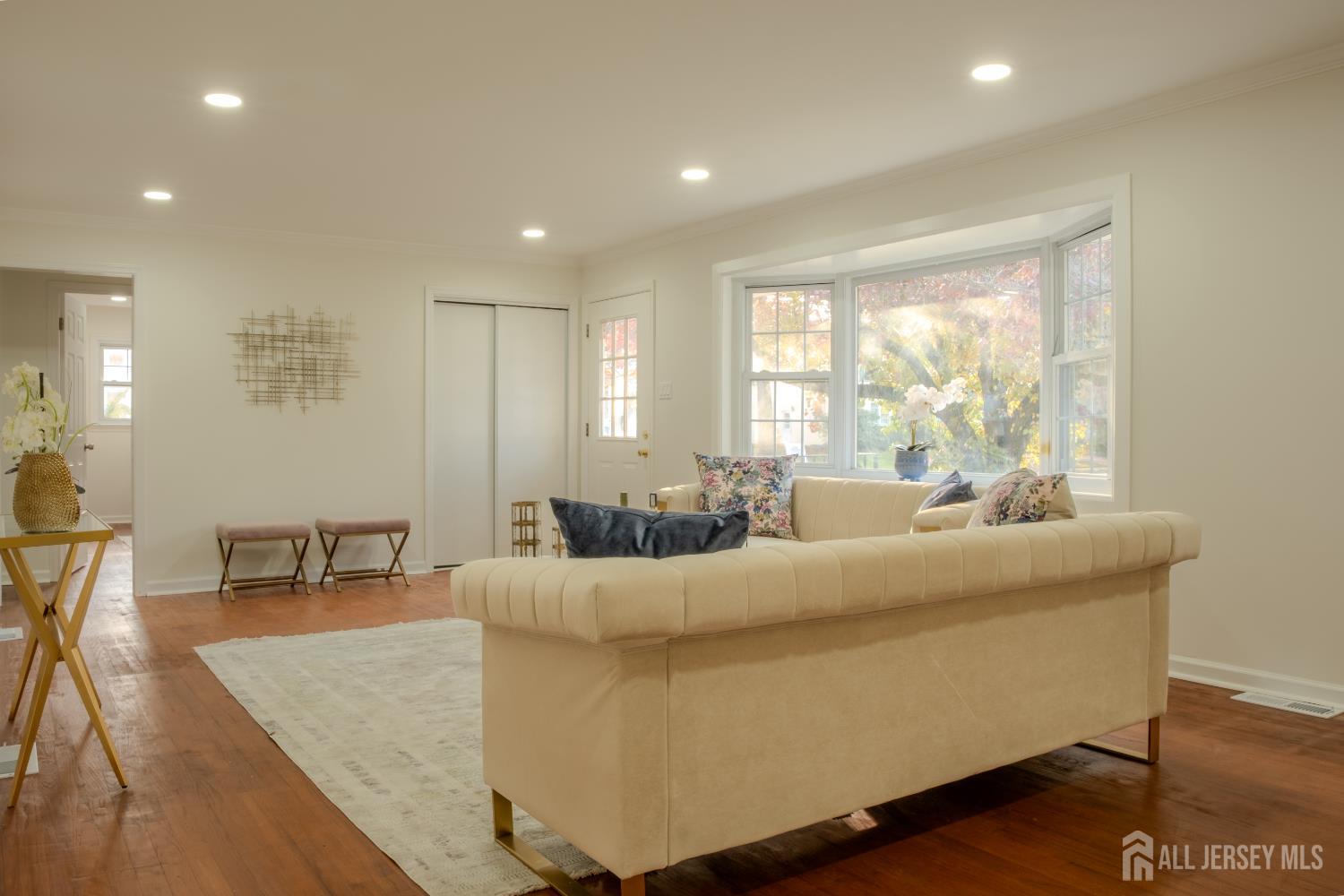 2 Duchamp Place Image 3