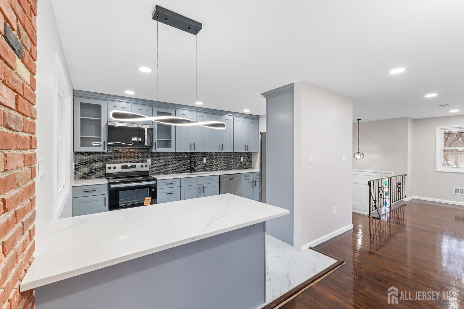 260 Grant Avenue Image 3