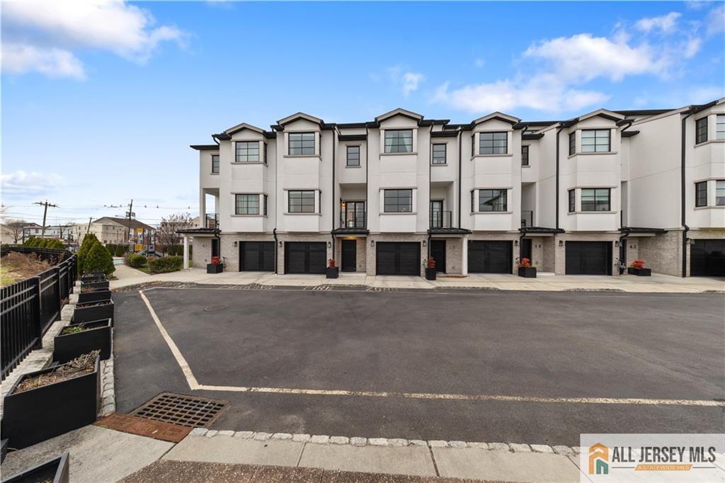 2 Harbor Front Plaza Image 3