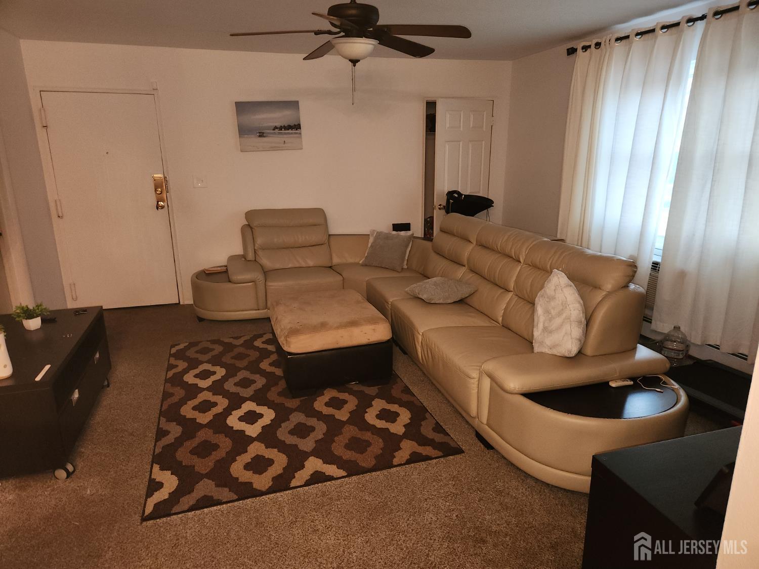 289 Main Street 10F Image 3