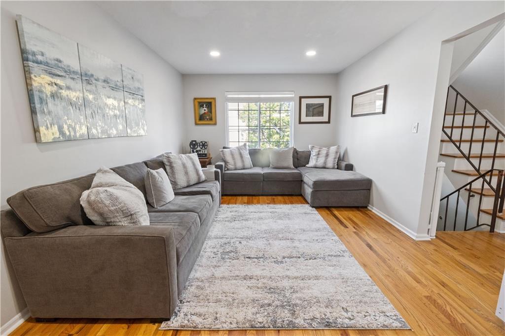 40 Rockwell Avenue Image 3