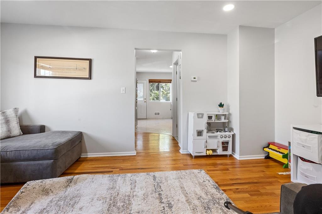 40 Rockwell Avenue Image 5