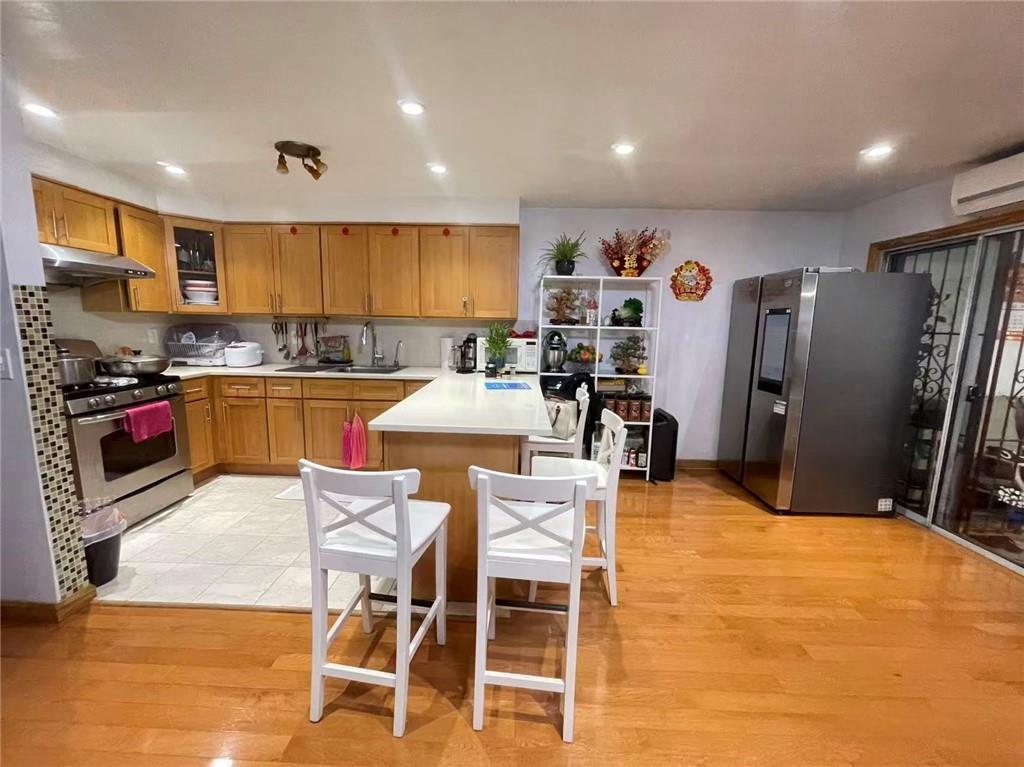 2856 West 30th Street Image 5