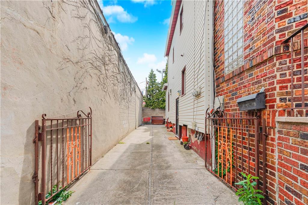 2115 East 9th Street Image 3