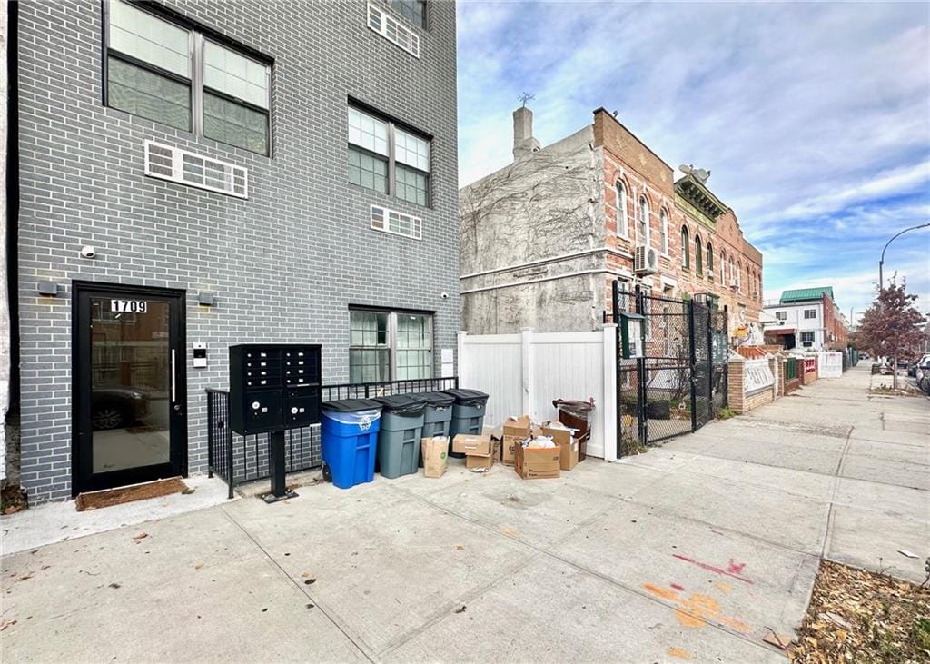 1709 Park Place Image 3