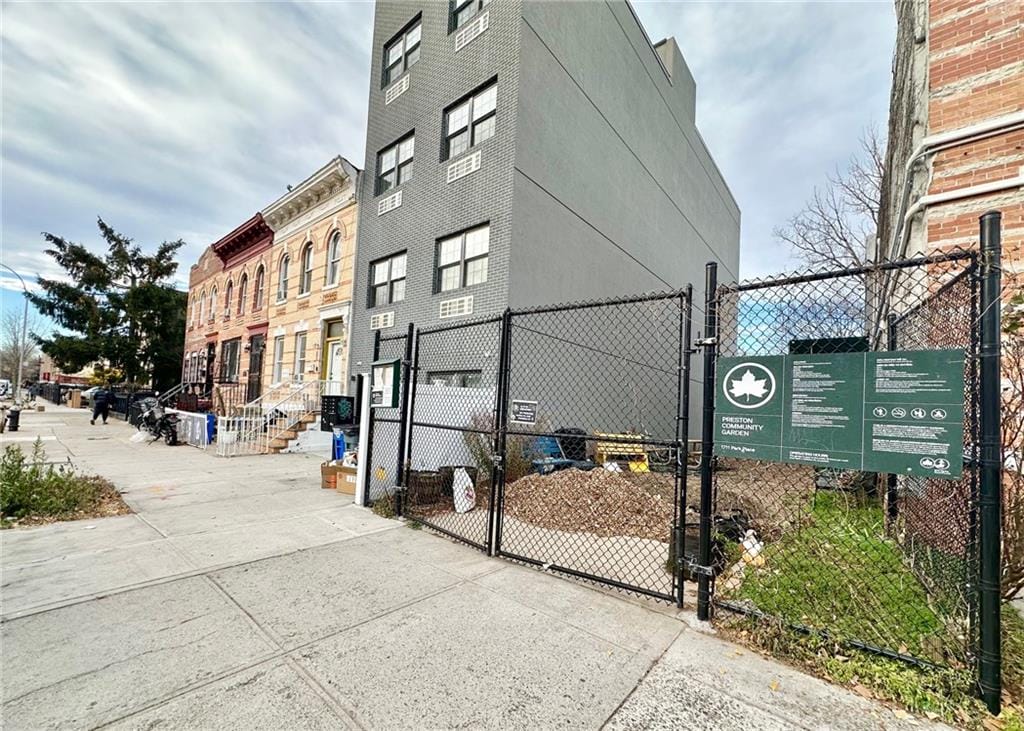 1709 Park Place Image 5