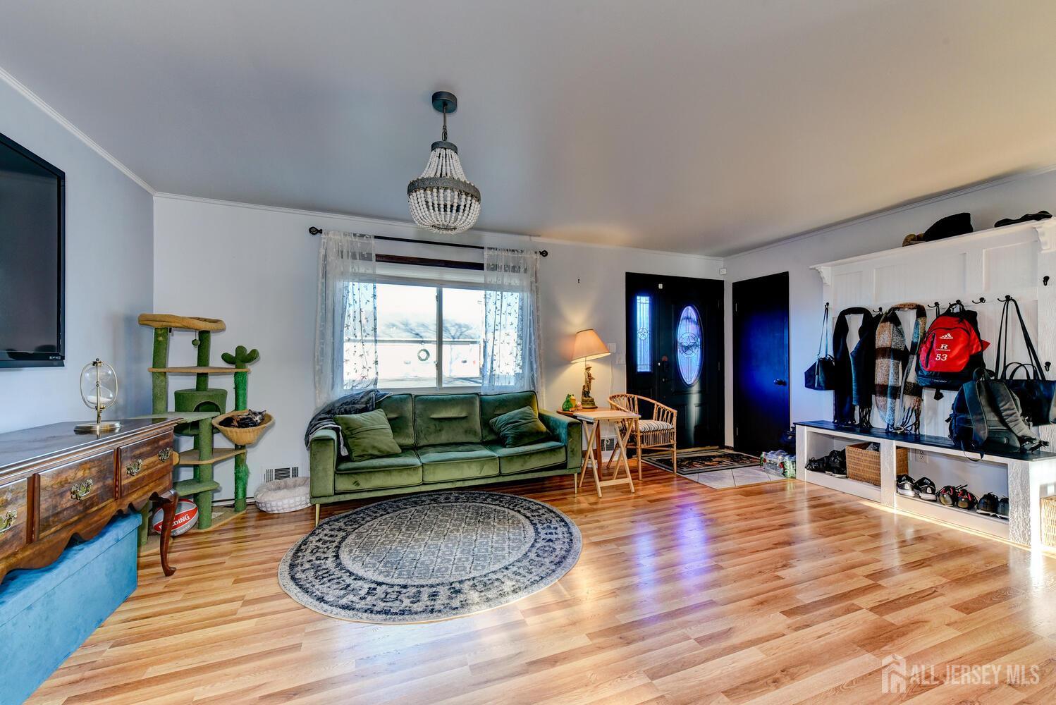 88 Stratton Street Image 4