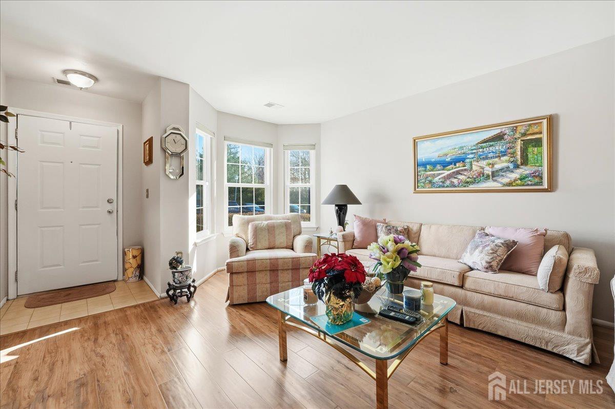 11 Letts Court Image 2