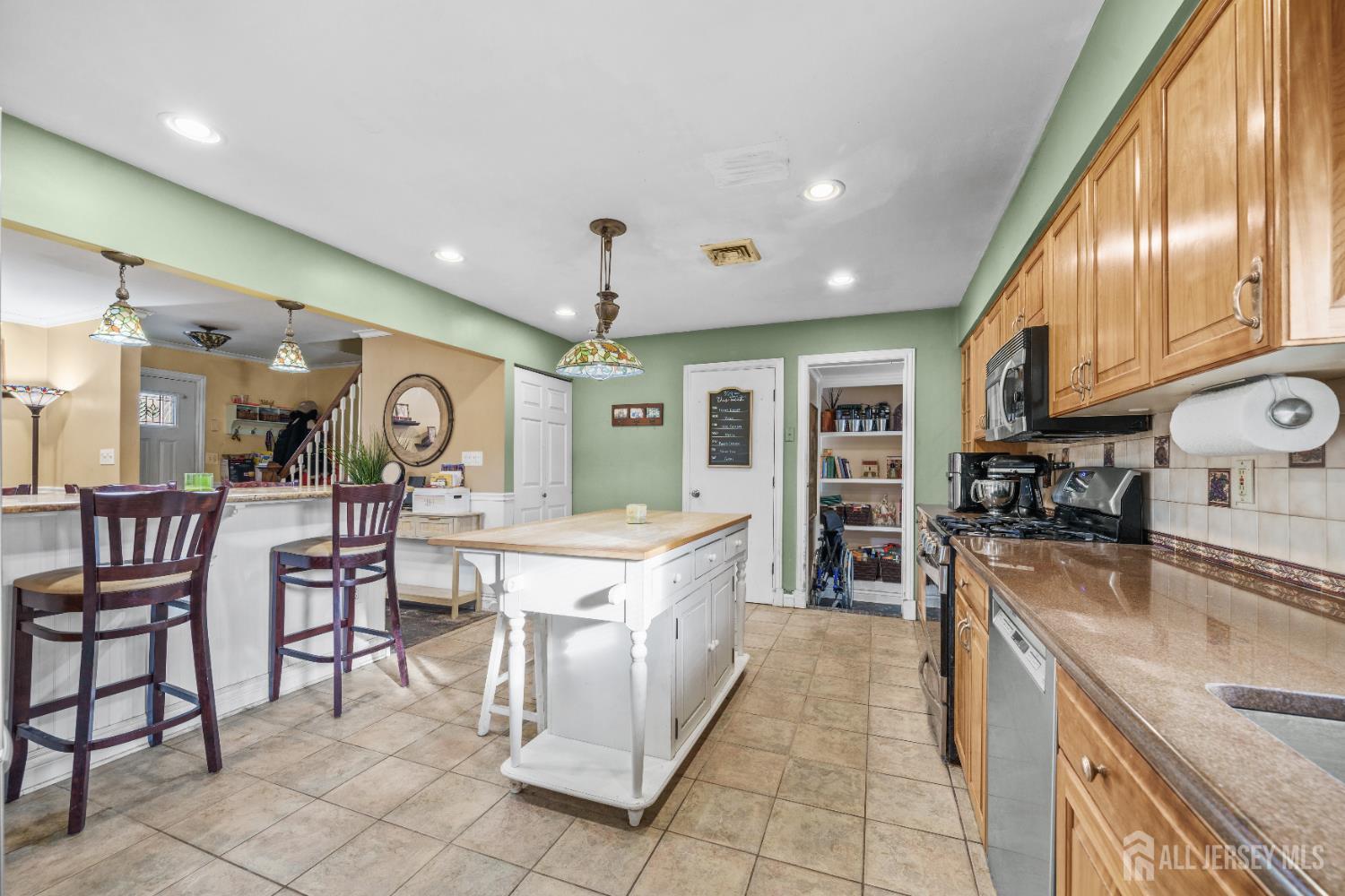 2 Cherbar Court, Colonia, NJ, 07067 image 18