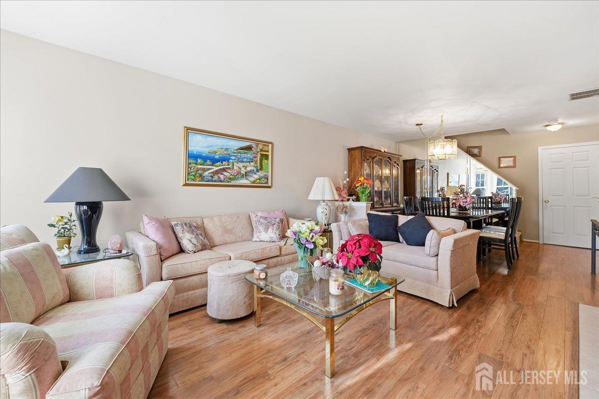 11 Letts Court Image 3