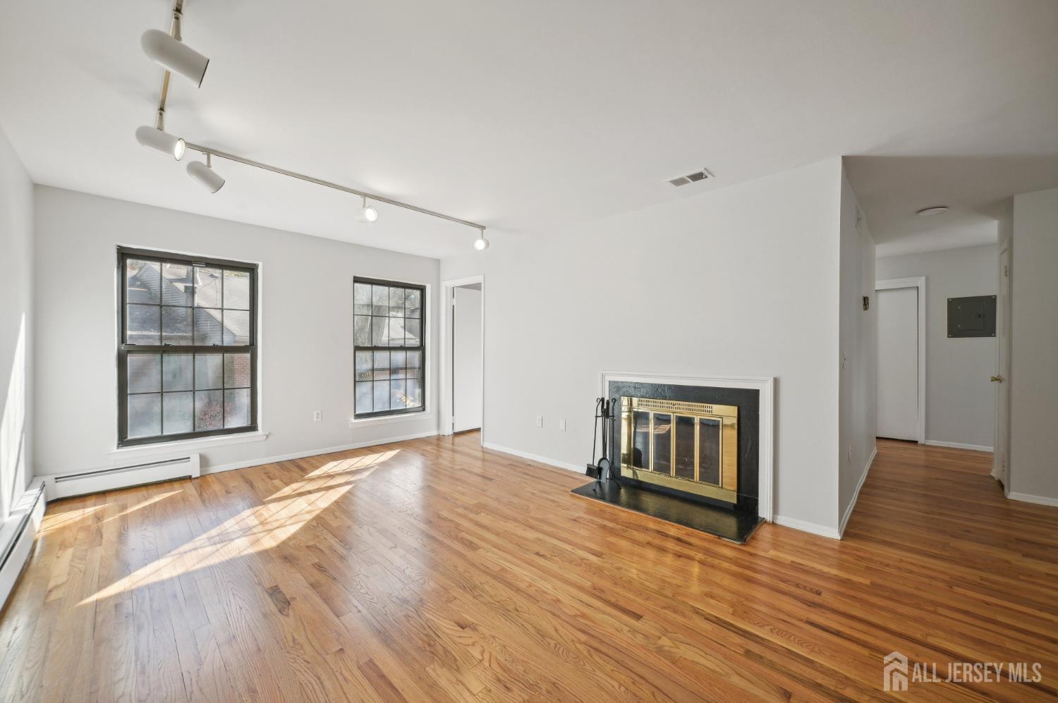 323 Gill Lane 11C Image 4