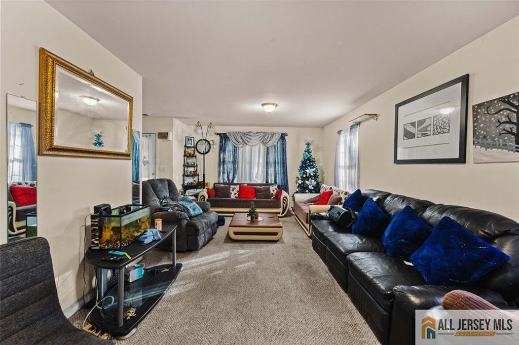 643 Drake Avenue Image 5