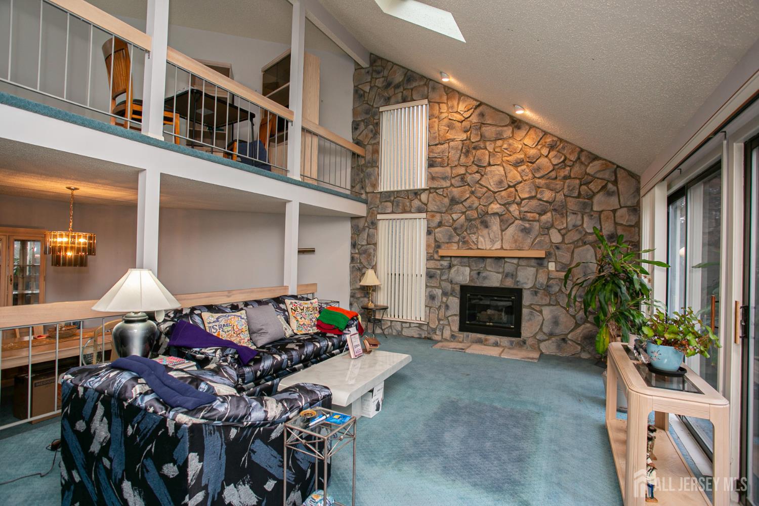 77 Linda Lane Image 3