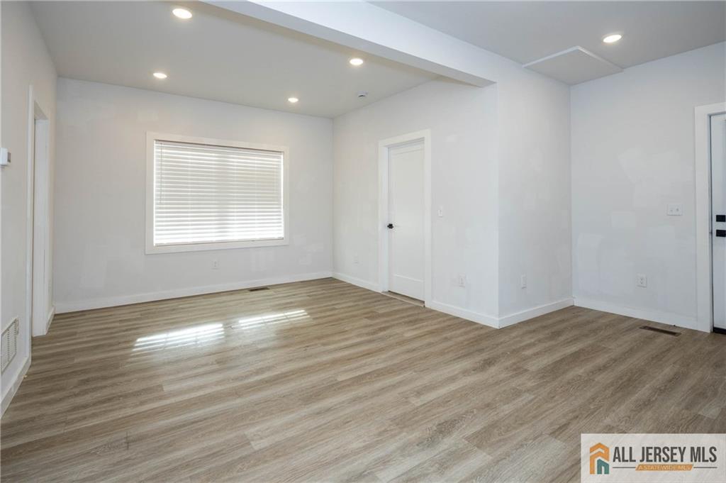 27 S 2nd Street, Fords, NJ, 08863 image 13