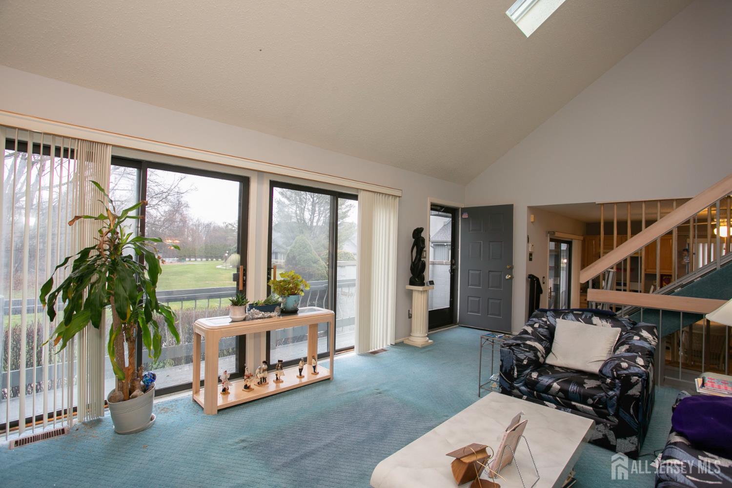 77 Linda Lane Image 4