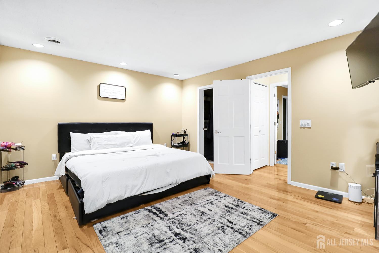 140 Lawrence Street Image 1