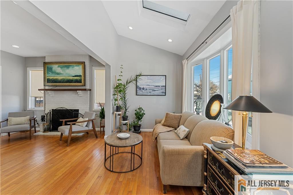 609 Harrison Place Image 5