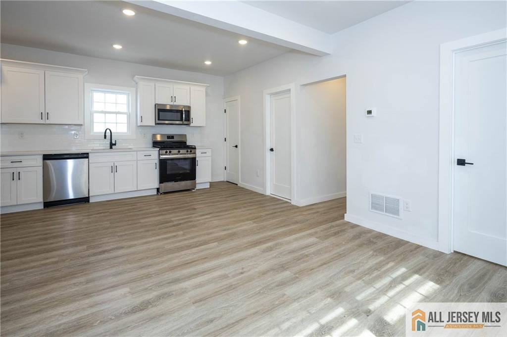 27 S 2nd Street, Fords, NJ, 08863 image 12