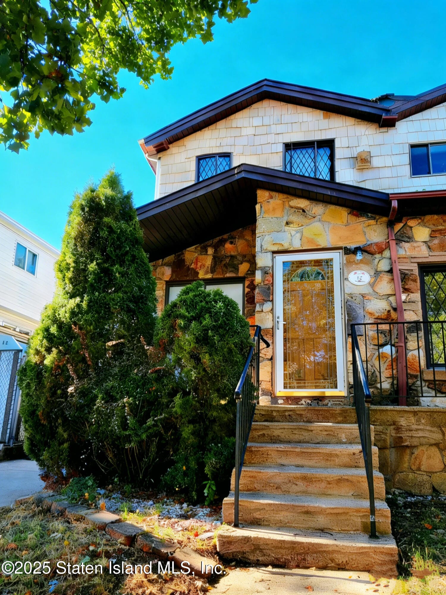 16 Travis Avenue Image 1