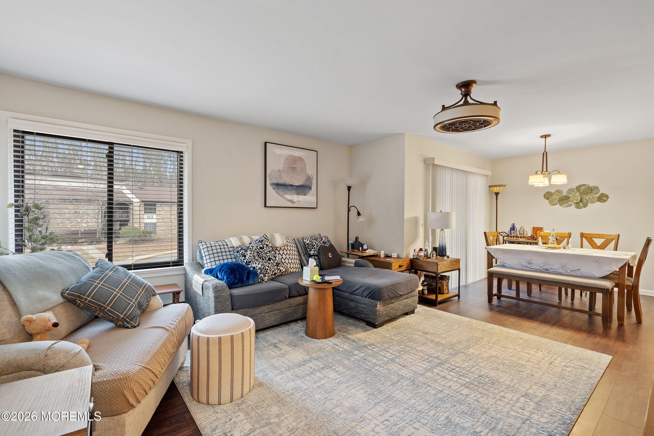 125 Amberly Drive F Image 3