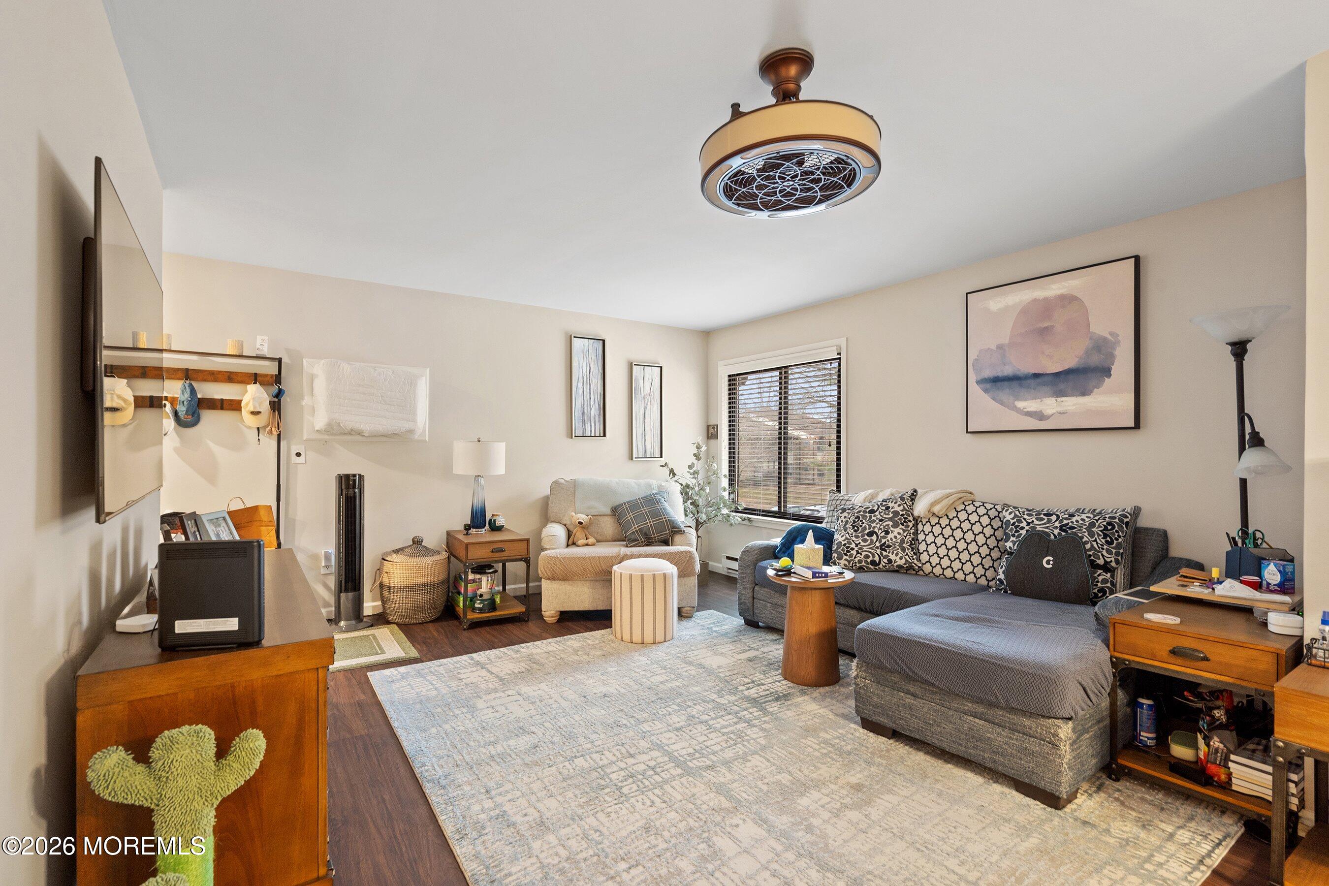 125 Amberly Drive F Image 4