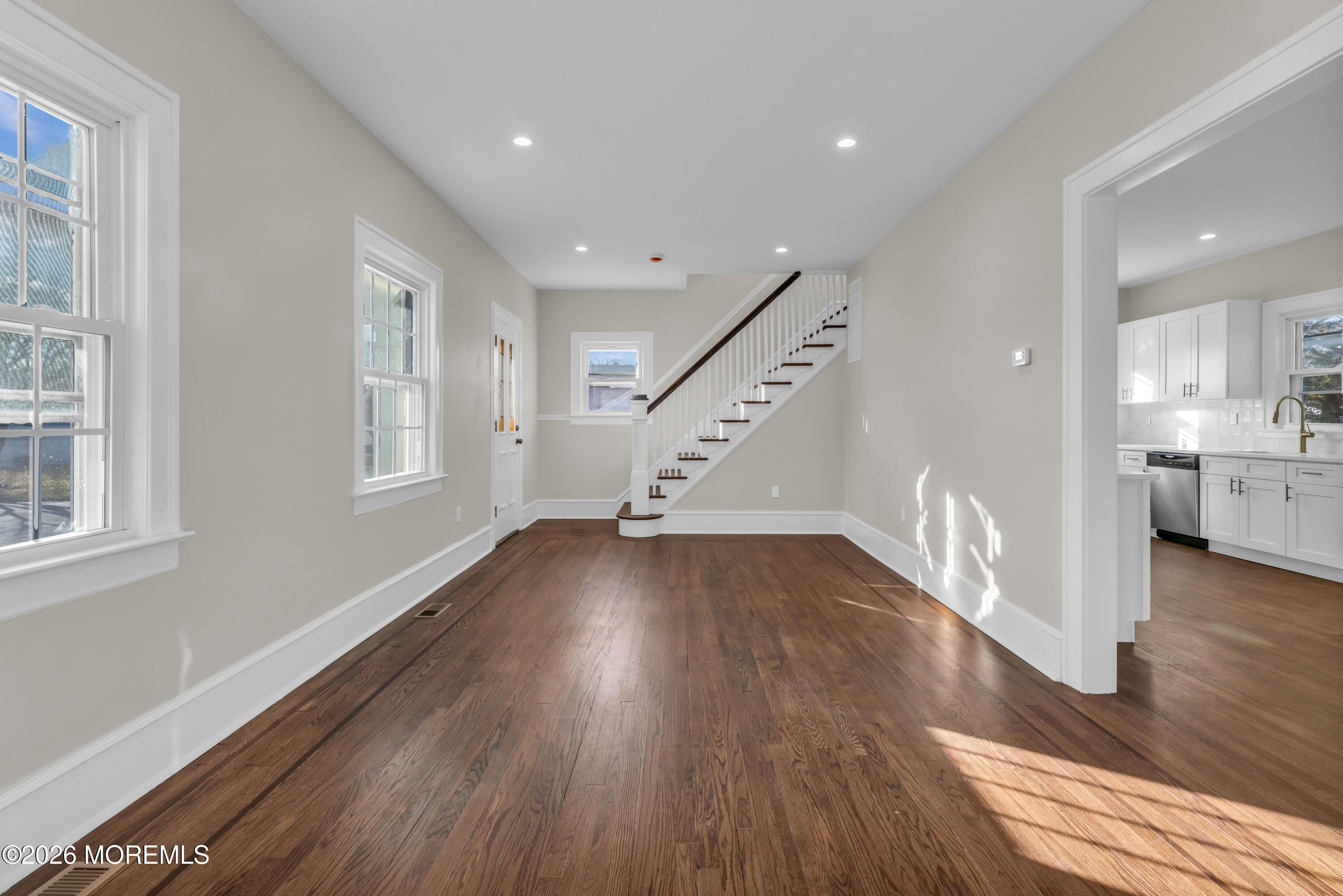 704 Oxford Way Image 4