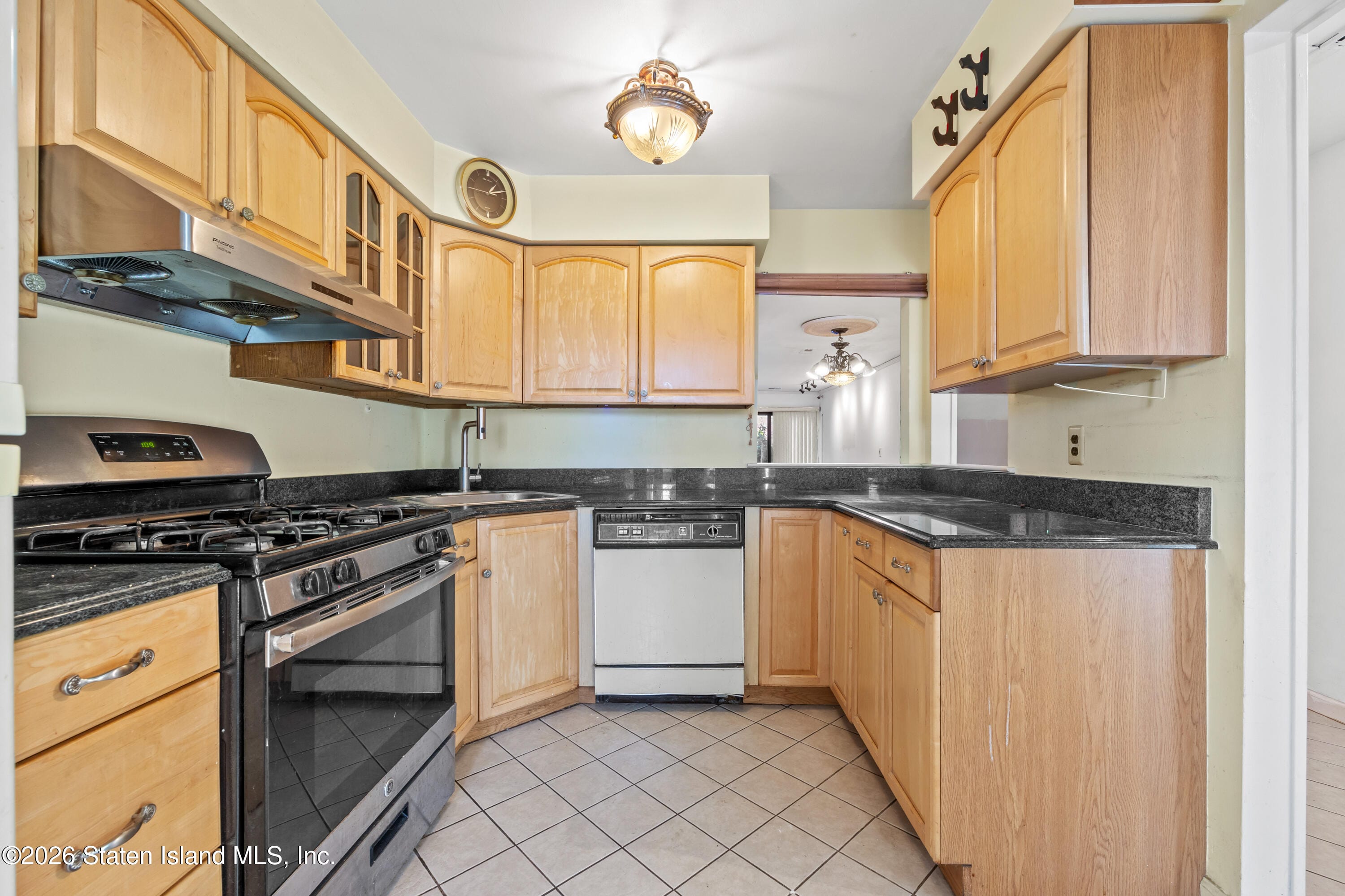 911 W Fingerboard Road, Staten Island, NY, 10304 image 8