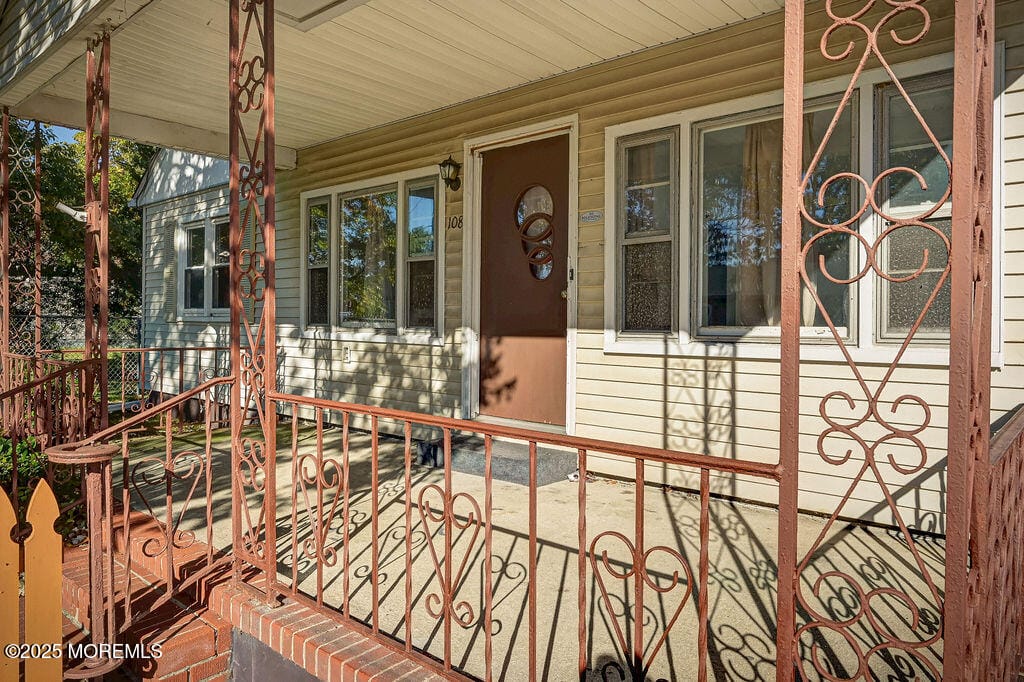 108 W Concourse Image 4