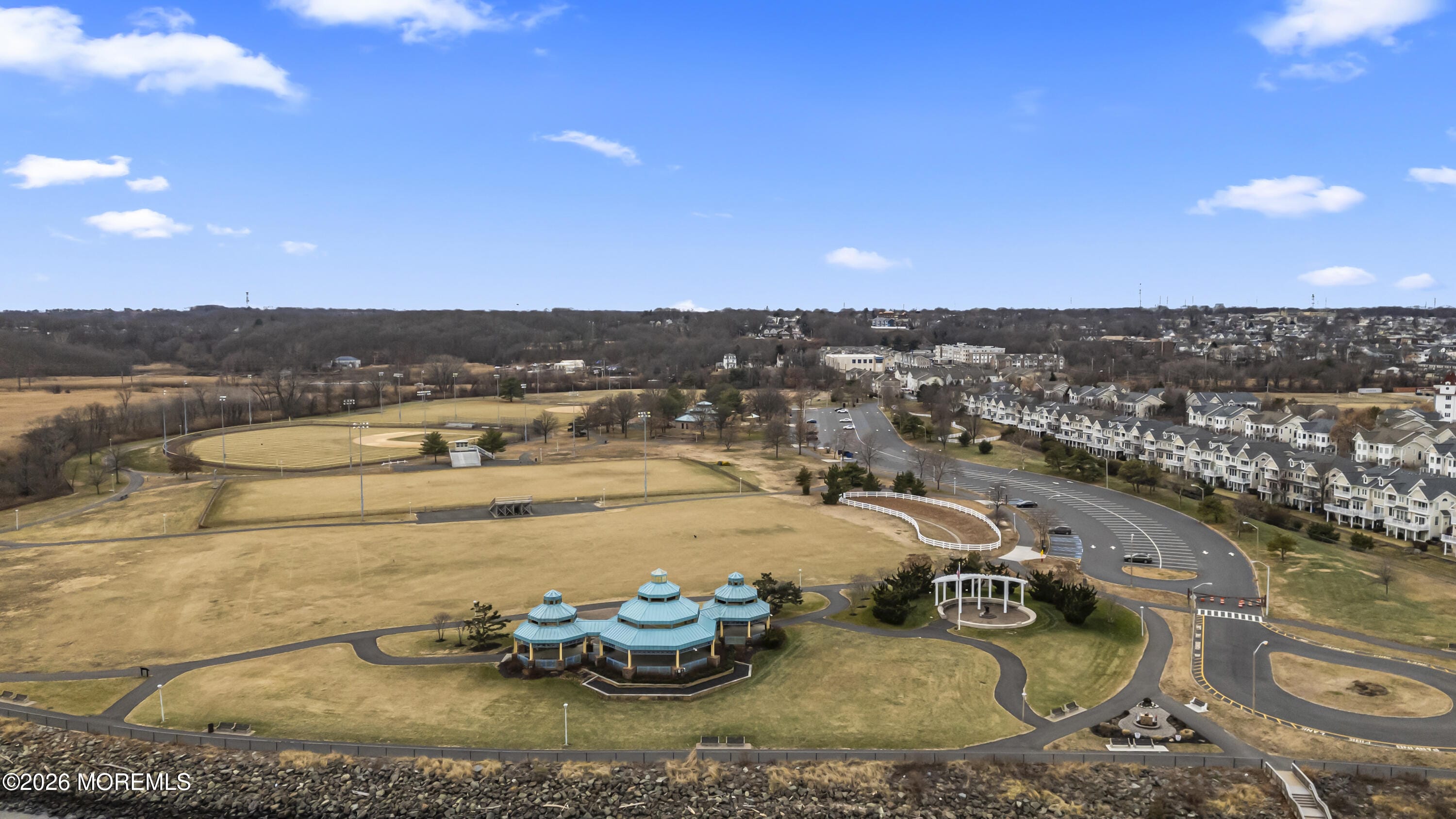 605 Bayside Court Image 5