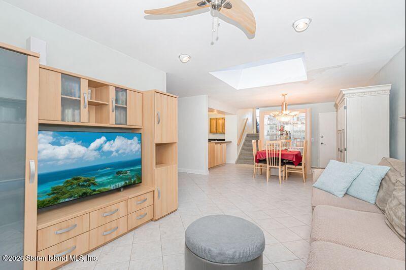 19 Lamped Loop A3 Image 3