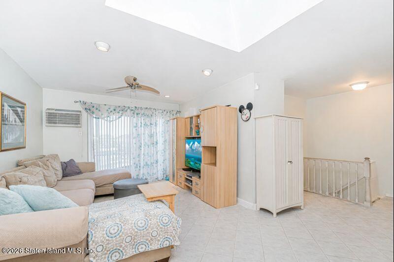 19 Lamped Loop A3 Image 4