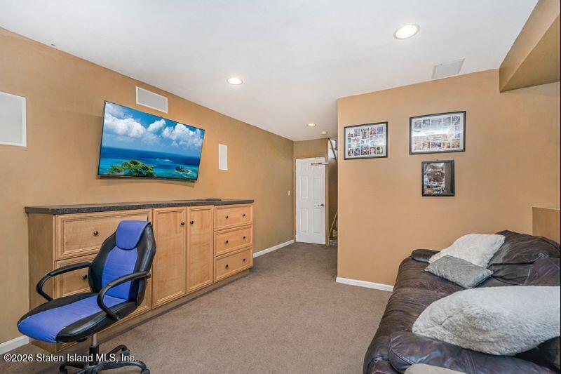 162 New Dorp Plaza Image 3