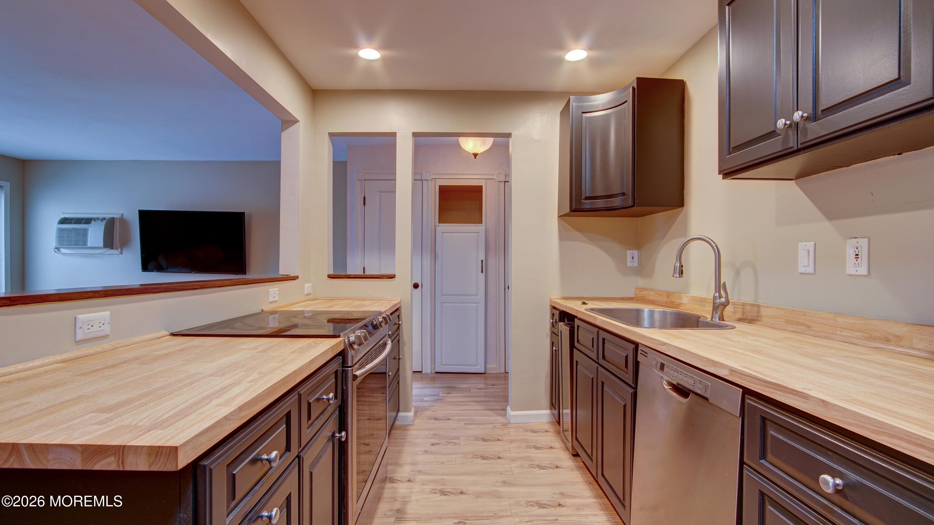 167 Amberly Drive C Image 4